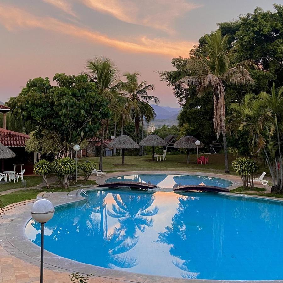 El Pantanal Hotel & Resort Puerto Quijarro  Kültér fotó