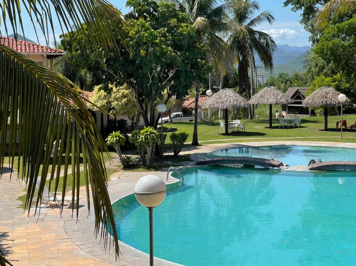 El Pantanal Hotel & Resort Puerto Quijarro  Kültér fotó